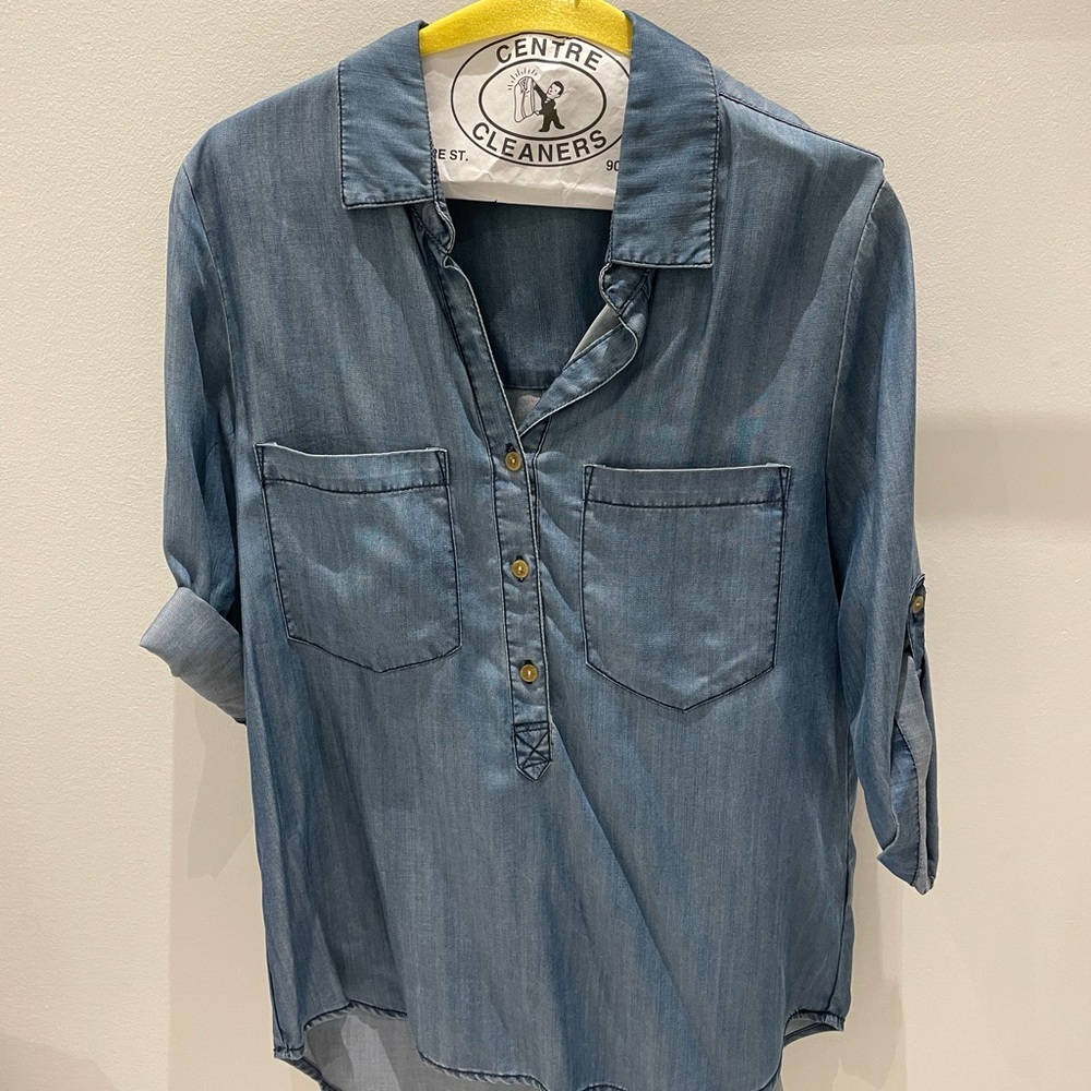 Aqua by Bloomingdale’s jean shirt size small